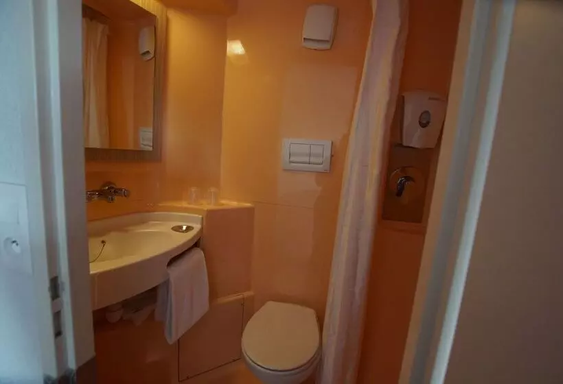 בית מלון כפרי Premiere Classe Saumur