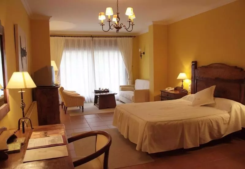 호텔 Sant Ferriol Spa & Restaurante