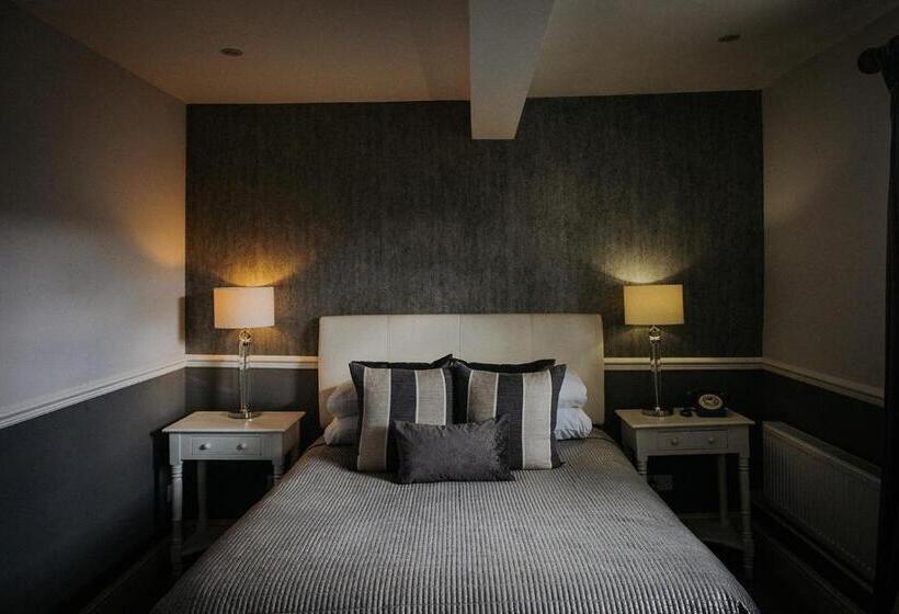 호텔 The Lake Isle Restaurant With Rooms