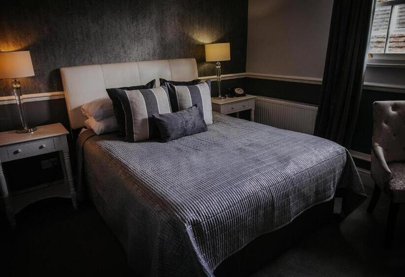 호텔 The Lake Isle Restaurant With Rooms