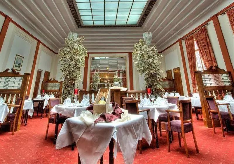 ホテル The Lucan Spa