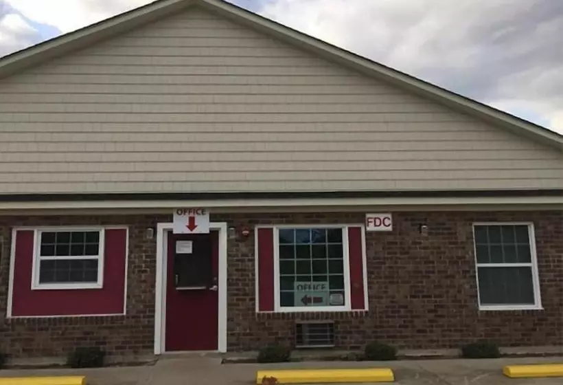 Motelli Leesville Lodge