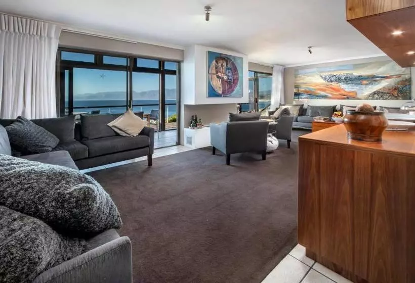 Majatalo Cliff Lodge