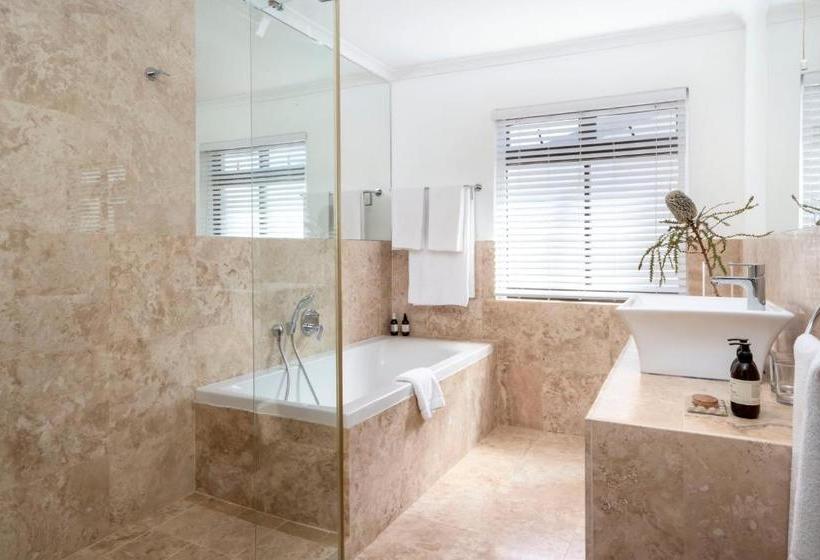 膳宿费 Cliff Lodge