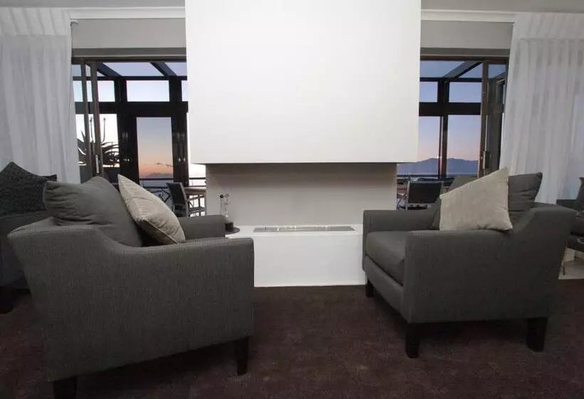 Majatalo Cliff Lodge