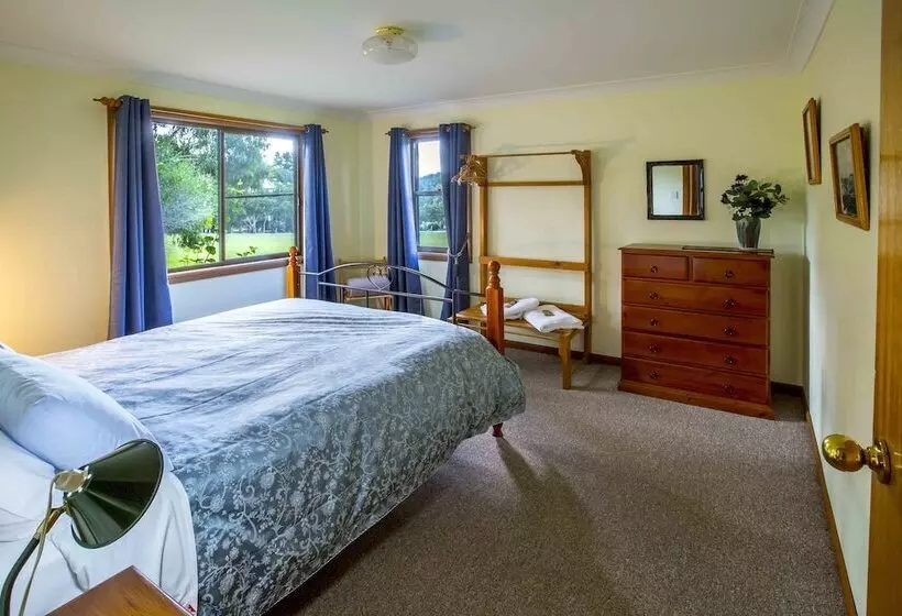 Wisteria Cottage And Cabins