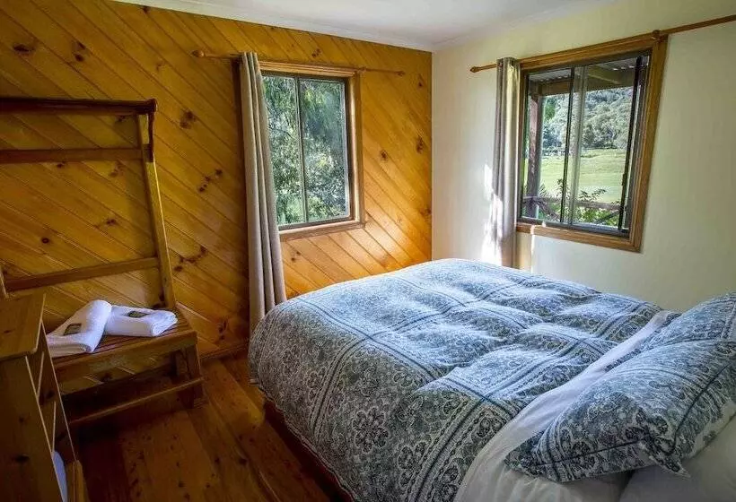 Wisteria Cottage And Cabins