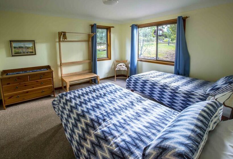 Wisteria Cottage And Cabins