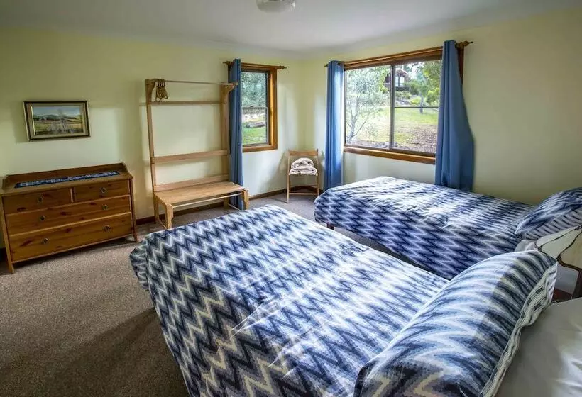 Wisteria Cottage And Cabins