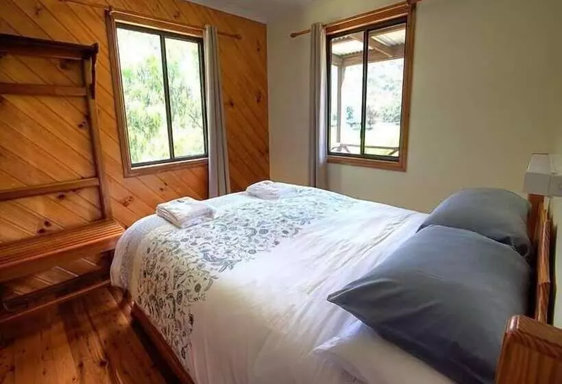 Wisteria Cottage And Cabins