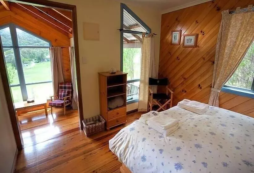 Wisteria Cottage And Cabins