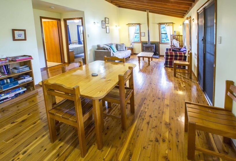 Wisteria Cottage And Cabins