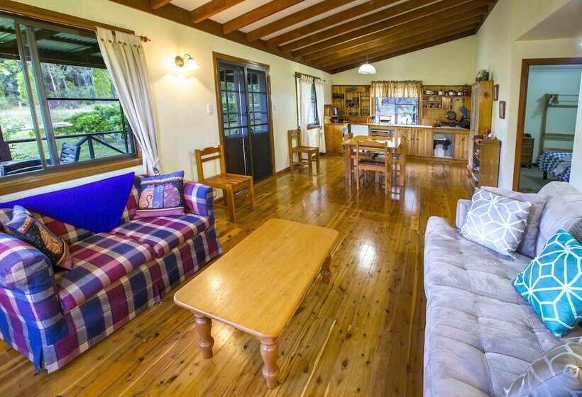 Wisteria Cottage And Cabins