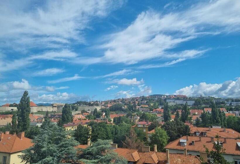 בית מלון כפרי Estella Superior