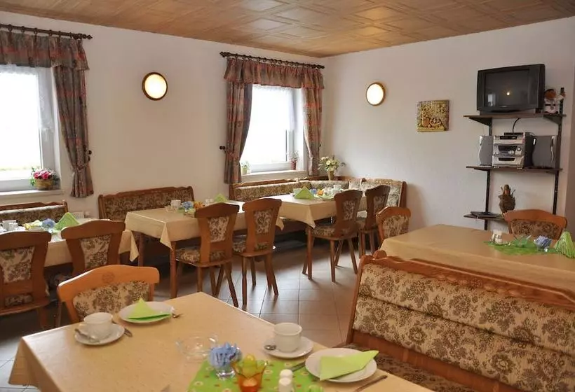 Aamiaismajoitus (B&B) Gästehaus Am Rubelsberg