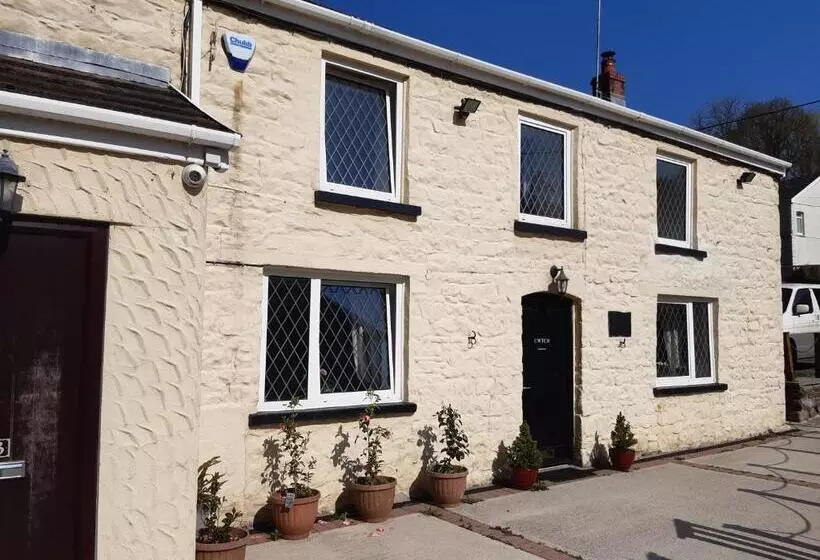 Aamiaismajoitus (B&B) Old Tredegar Arms