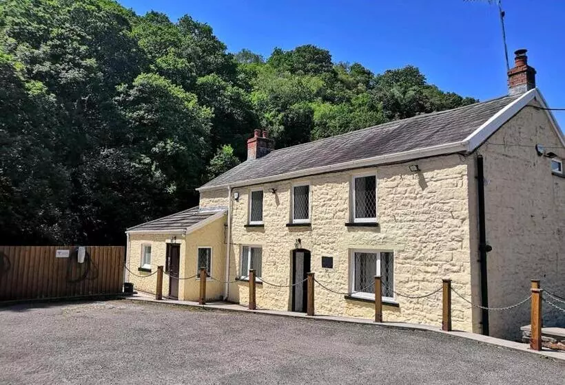 Aamiaismajoitus (B&B) Old Tredegar Arms