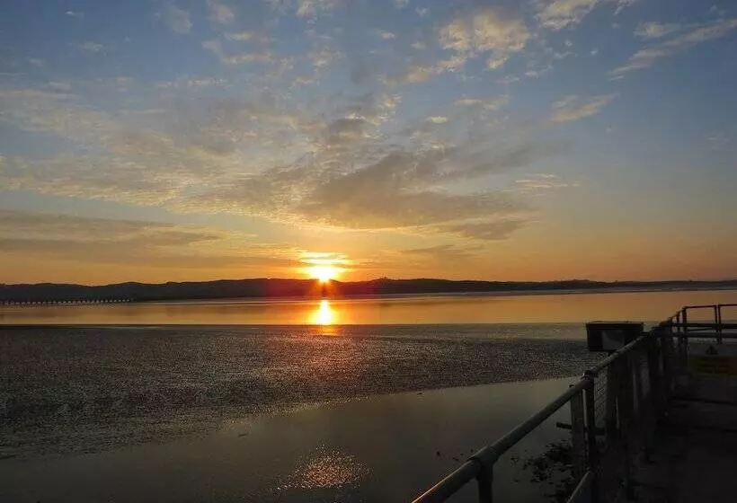 Hostelli The Bay Horse Hotel And Restaurant