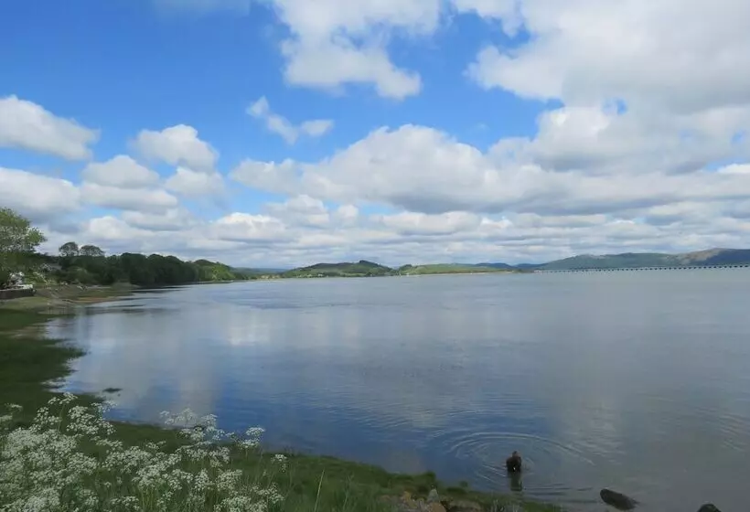 Hostelli The Bay Horse Hotel And Restaurant