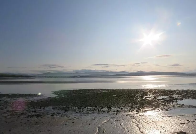 Hostelli The Bay Horse Hotel And Restaurant