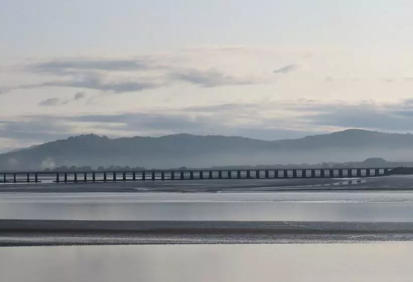 Hostelli The Bay Horse Hotel And Restaurant