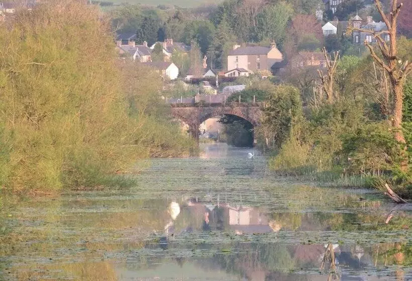 Hostelli The Bay Horse Hotel And Restaurant