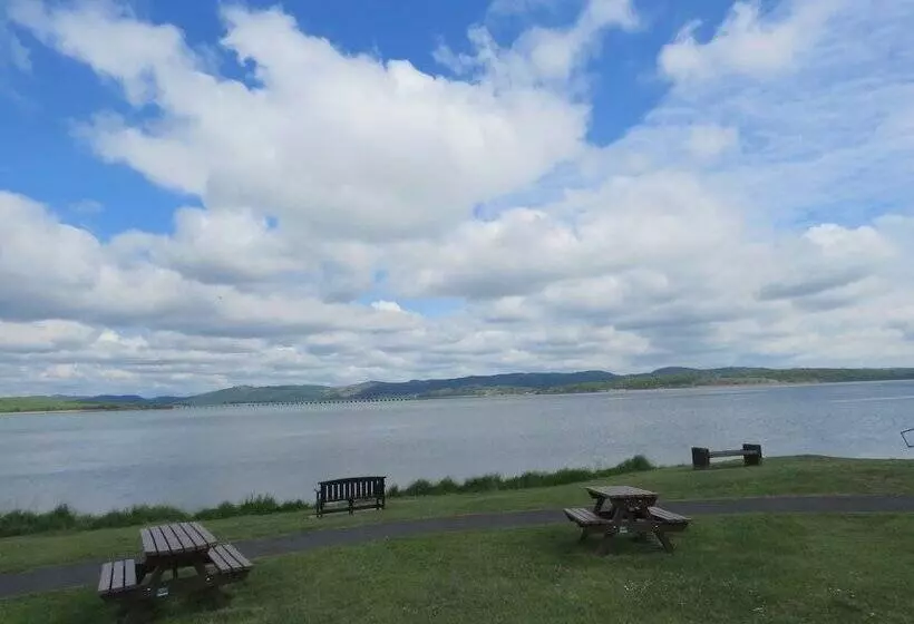 Hostelli The Bay Horse Hotel And Restaurant