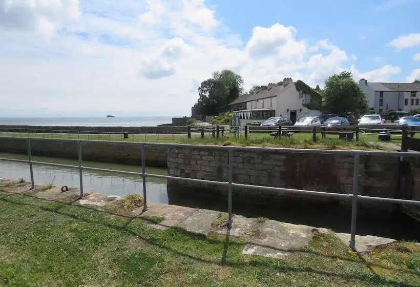 Hostelli The Bay Horse Hotel And Restaurant