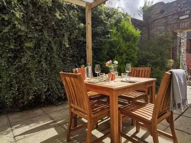 簡易ホテル The Cross Keys