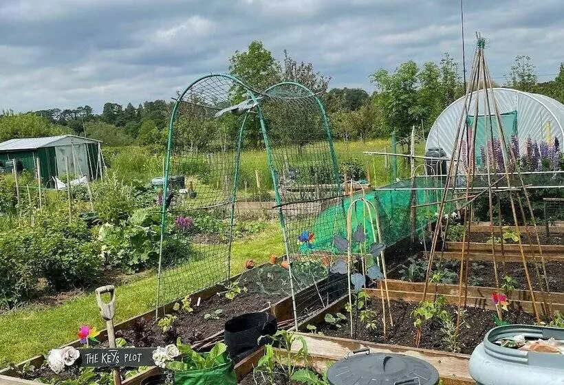 簡易ホテル The Cross Keys