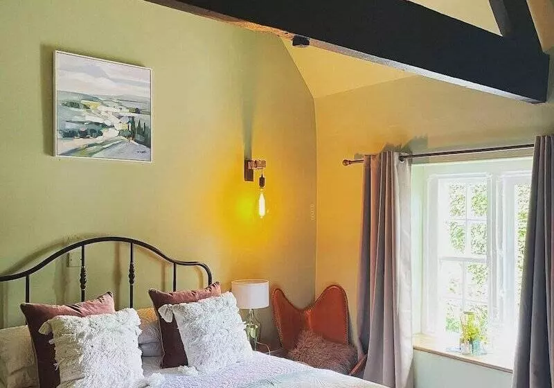 簡易ホテル The Cross Keys