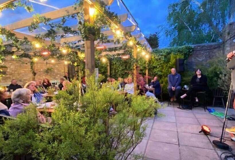 פונדק The Cross Keys