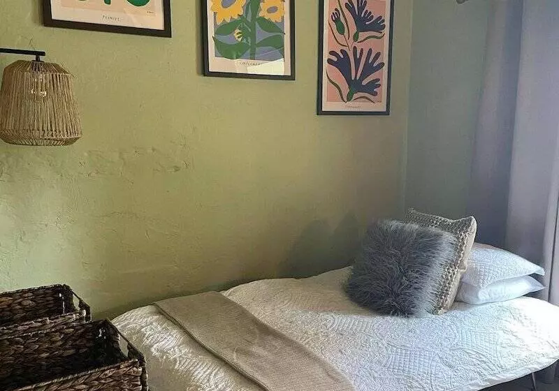 簡易ホテル The Cross Keys