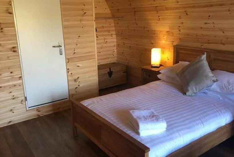 Hotelli Cheshire Glamping Pods