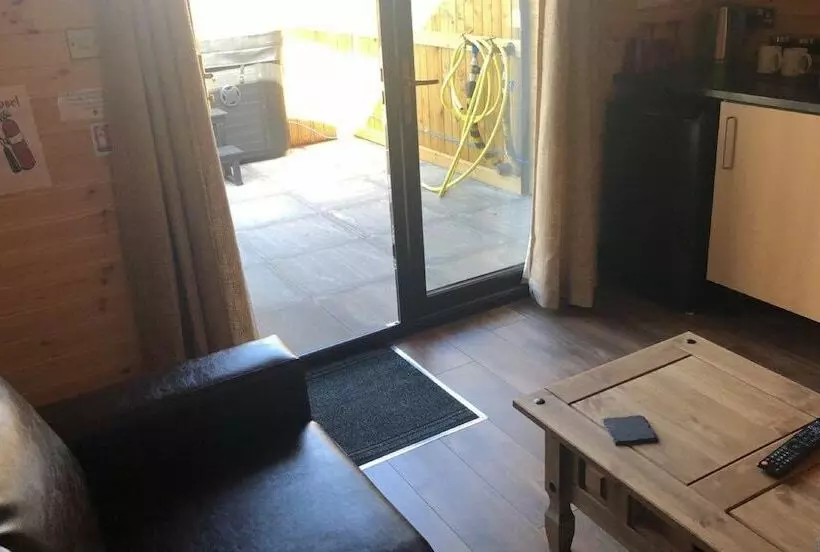 Hotelli Cheshire Glamping Pods