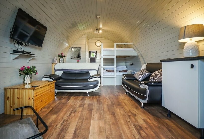 בית מלון כפרי Cheshire Glamping Pods