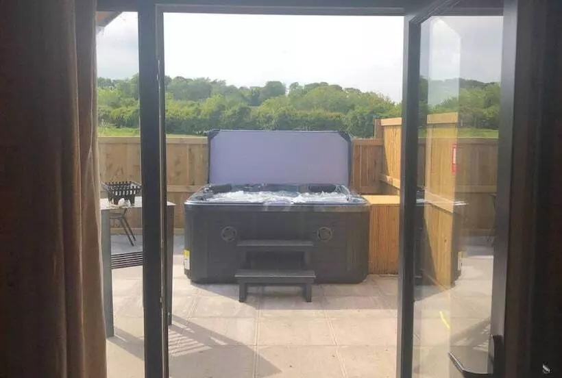 Hotelli Cheshire Glamping Pods