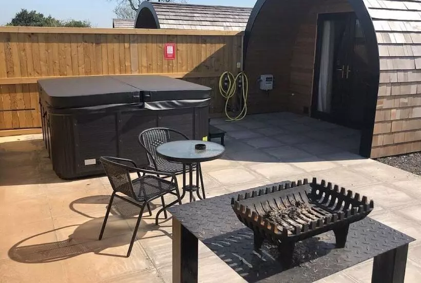 Hotelli Cheshire Glamping Pods