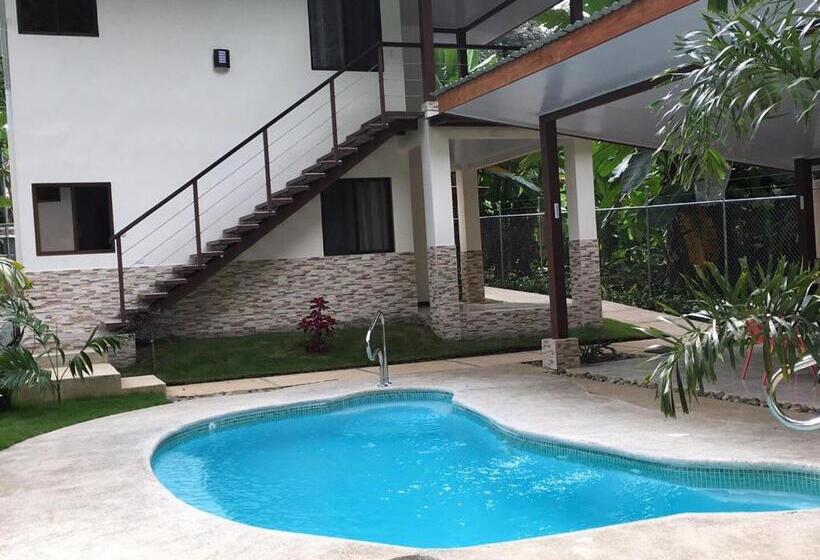 پانسیون Arococles