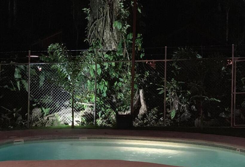 پانسیون Arococles