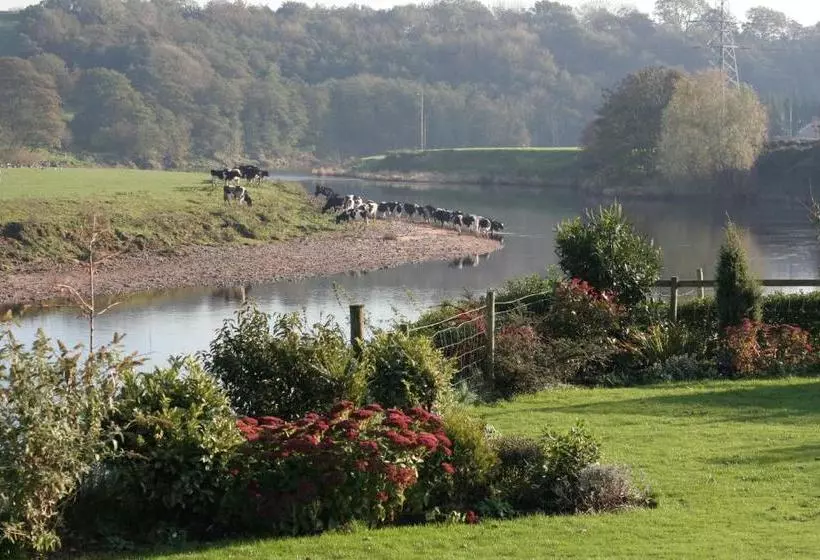 Majatalo Riverside Barn Guest House