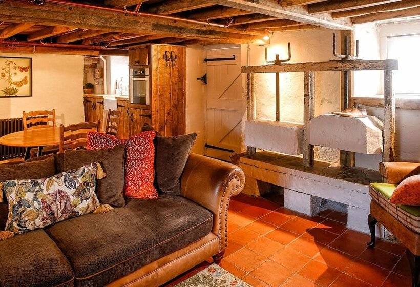 The Cheese House At Gileston Manor