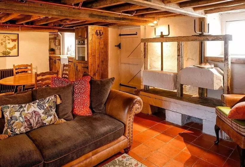 The Cheese House At Gileston Manor