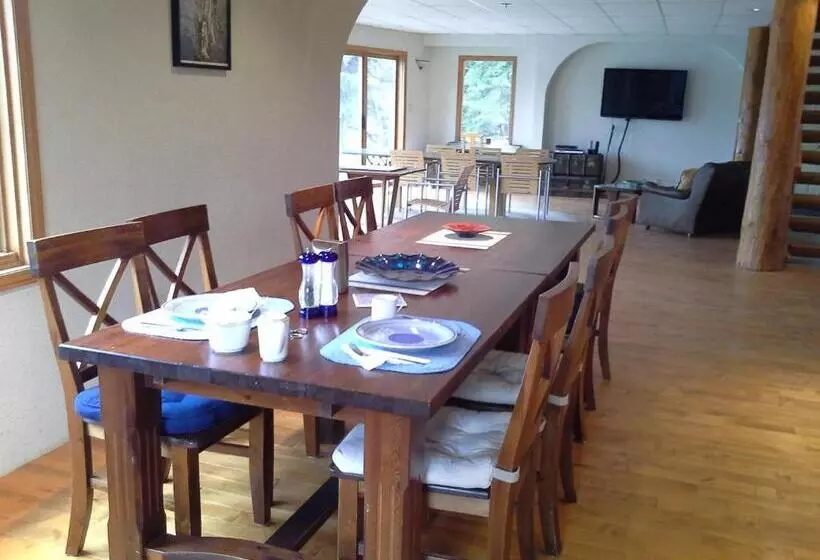 Aamiaismajoitus (B&B) Wettstone Guest Ranch