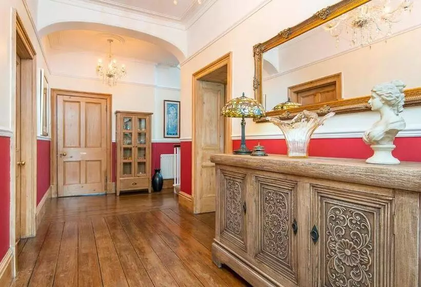 Aamiaismajoitus (B&B) Llys Aeron Guest House