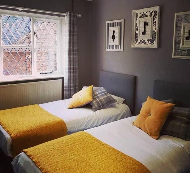 민박 The Green Man Stanford