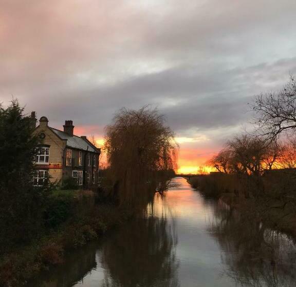 Bed and Breakfast The Three Pickerels