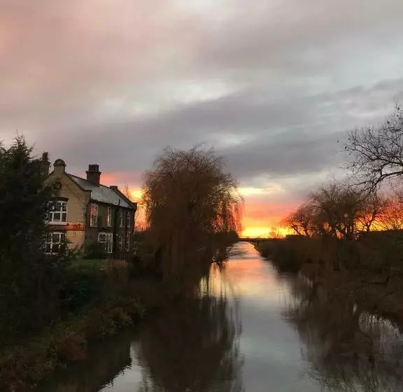 Aamiaismajoitus (B&B) The Three Pickerels