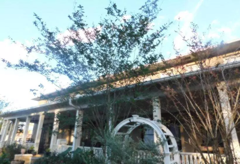 Cassadaga Hotel And Spiritual Center