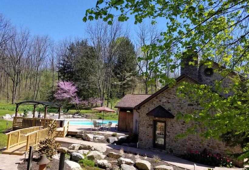 Hawk Mountain Bed & Breakfast